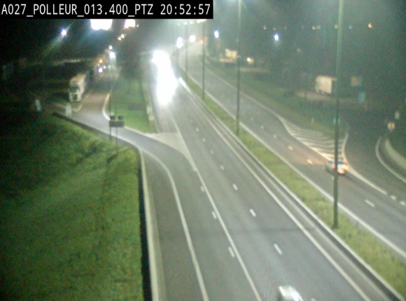 Webcam A27/E42 avec vue sur le parking de l'aire de Polleur, après le Viaduc de Polleur à Theux. Vue orientée vers Liège