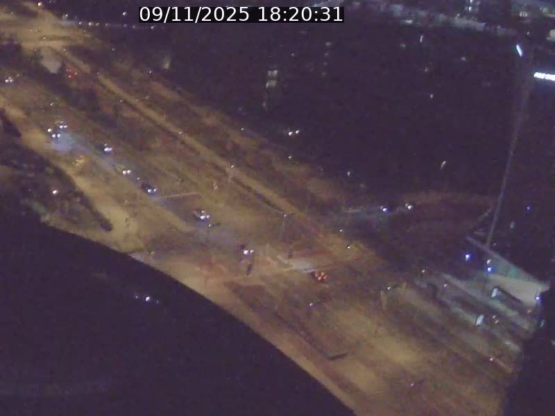 Webcam sur l'avenue John Fitzgerald Kennedy (N51) avec vue sur le Pont rouge (Pont Grande Duchesse Charlotte), l'arrêt Pfaffenthal et l'entrée du quartier Kirchberg