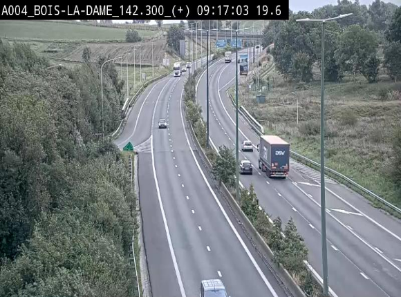Webcam située entre la sortie 29 Neufchâteau et la jonction avec l'E25 en direction de Liège et Luxembourg