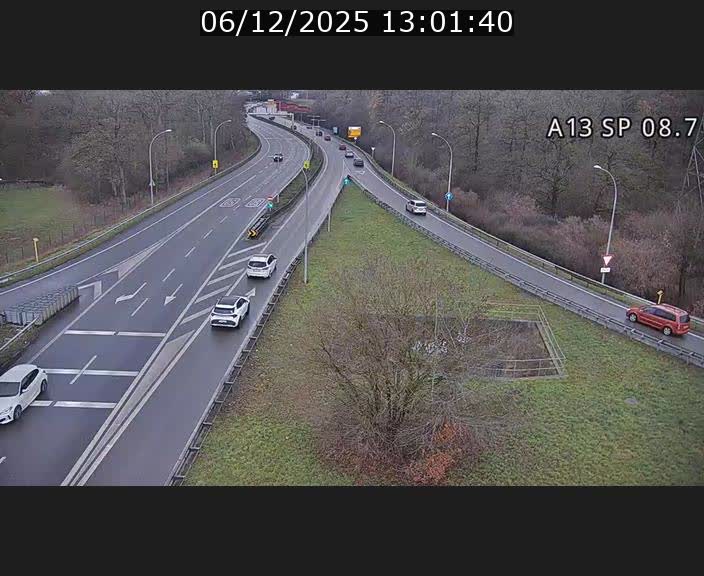 Traffic live webcam Luxembourg Jonction Lankelz - A13 direction Pétange - BK 8.7 