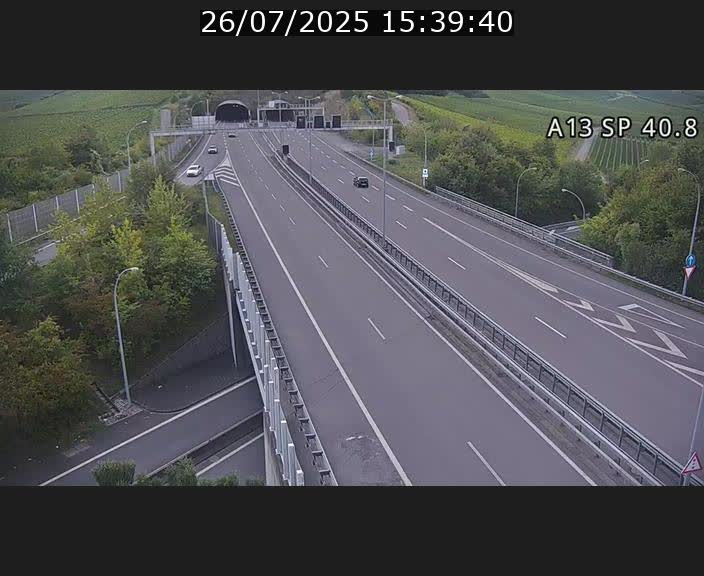 Webcam avec vue sur l'entrée côté allemand du tunnel Markusbierg à Schengen. Vue orientée vers le tunnel et Bettembourg