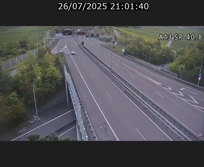 Webcam avec vue sur l'entrée côté allemand du tunnel Markusbierg à Schengen. Vue orientée vers le tunnel et Bettembourg