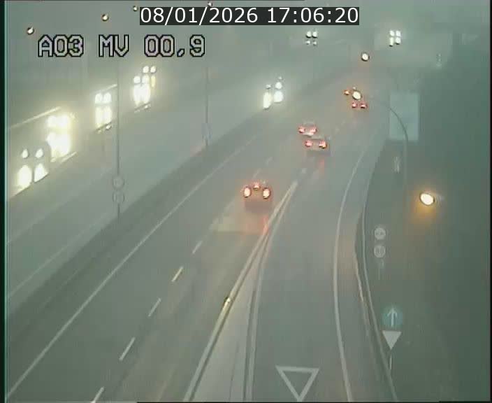 Traffic live webcam Luxembourg Croix de Gasperich - A3 - BK 0.4 - direction Luxembourg