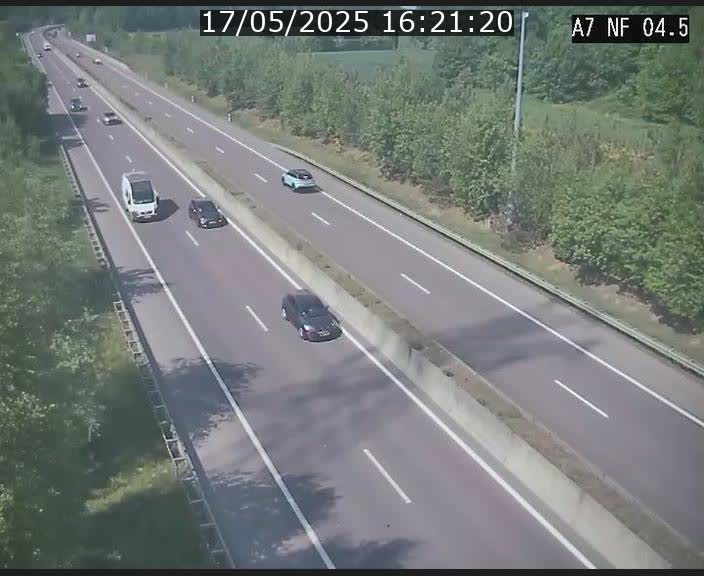 Caméra autoroute Luxembourg A7 - Passage à gibier Rëngelbour - direction Tunnel Grouft