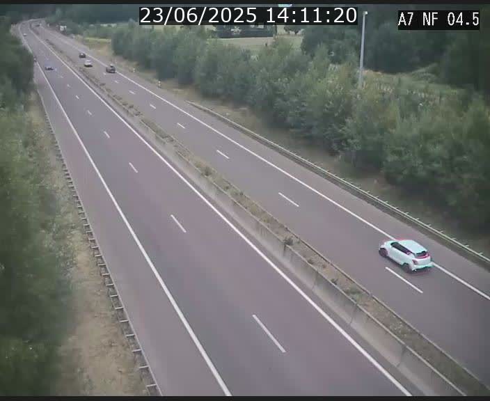 Caméra autoroute Luxembourg A7 - Passage à gibier Rëngelbour - direction Tunnel Grouft