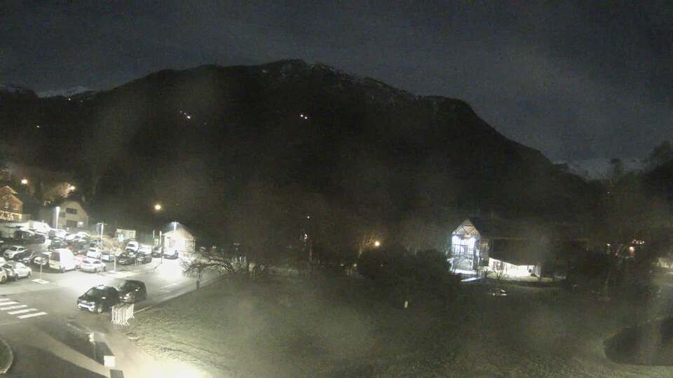 Webcam au niveau de la mairie du village du Bourg d'Oisans, aux pieds de l'Alpe d'Huez et aux portes du parc des Écrins