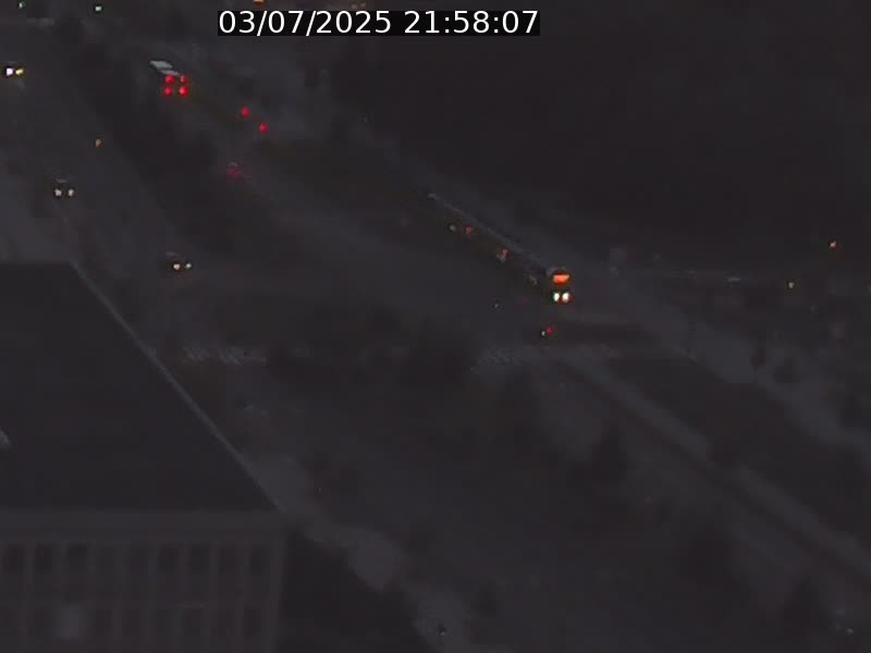 Webcam sur l'avenue John Fitzgerald Kennedy (N51) avec vue sur le Pont rouge (Pont Grande Duchesse Charlotte), l'arrêt Pfaffenthal et l'entrée du quartier Kirchberg